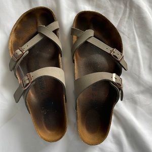 Birkenstock sandal with toe strap size 8 or 39